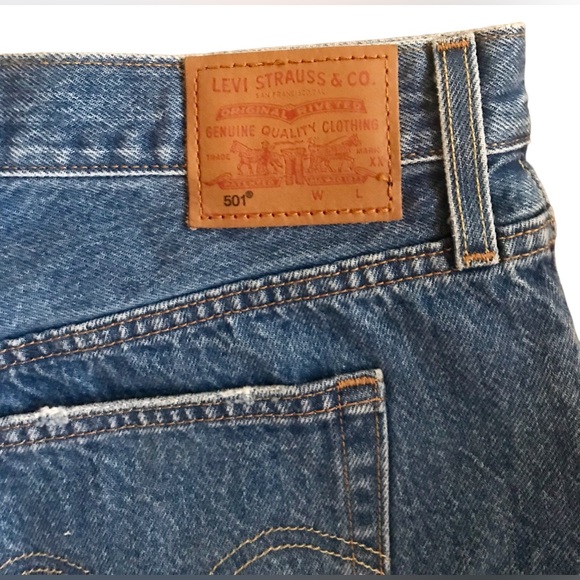 VINTAGE LEVIS 501 DISTRESSED DENIM JEAN SHORTS - Picture 4 of 8